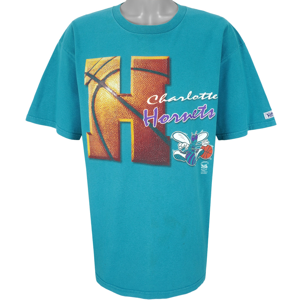 NBA (Lee) - Green Charlotte Hornets T-Shirt 1990s X-Large Vintage Retro Basketball