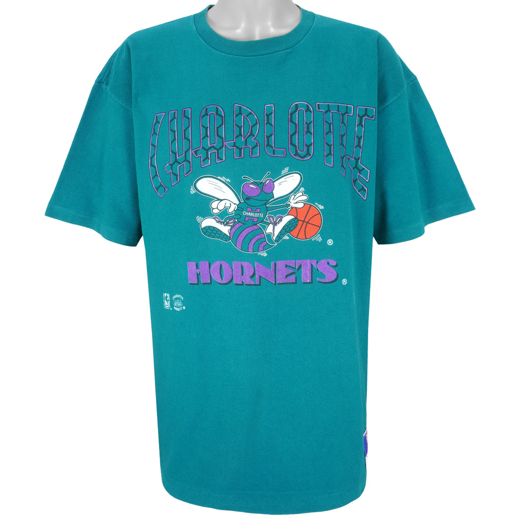 NBA (Nutmeg) - Charlotte Hornets Blue T-Shirt 1990s X-Large Vintage Retro Basketball