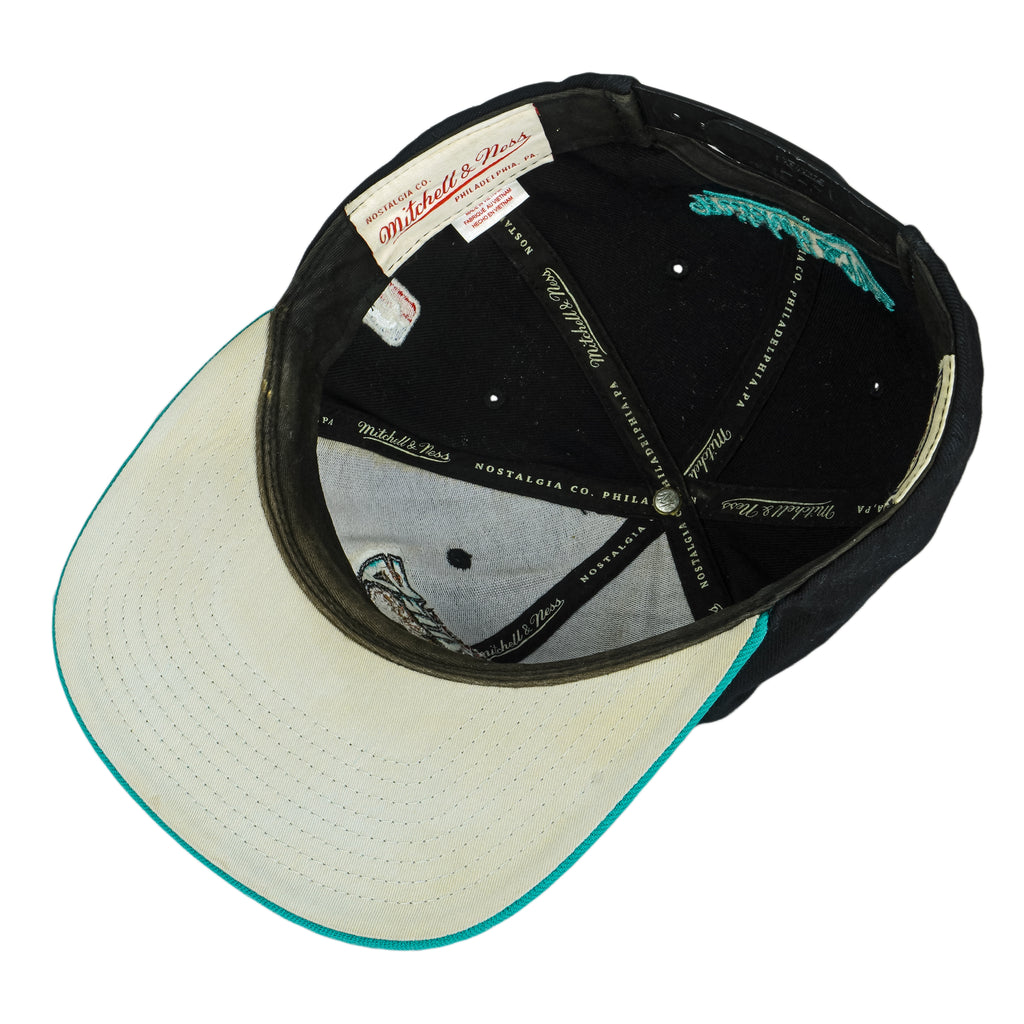 NBA (Mitchell & Ness) - Vancouver Grizzlies Adjustable Hat 1990s OSFA Vintage Retro Basketball