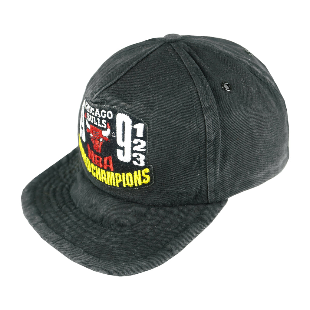NBA - Chicago Bulls, World Champions Adjustable Hat 1990s OSFA Vintage Retro Basketball