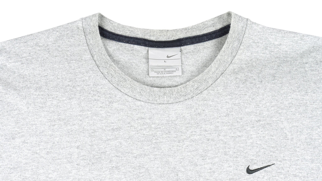 Nike - Grey Embroidered T-Shirt 1990s Large Vintage Retro