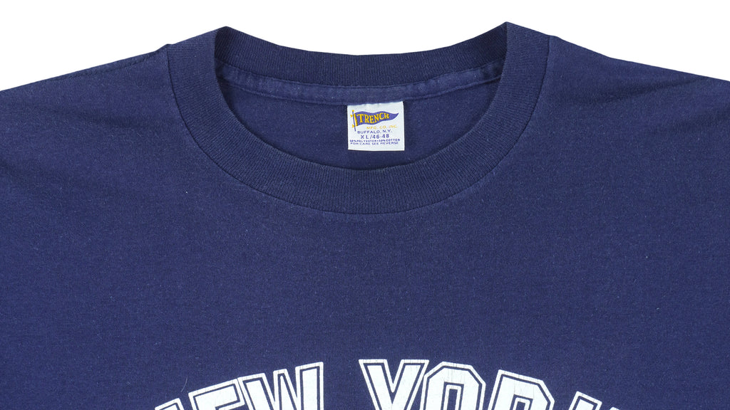 MLB (Trench) - New York Yankees T-Shirt 1990s X-Large Vintage Retro Baseball