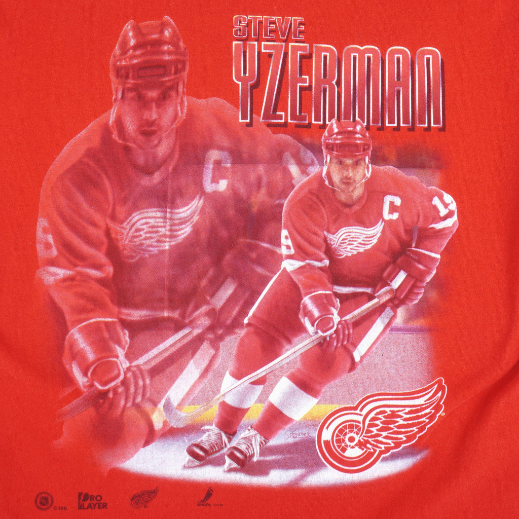 NHL (Pro Player) - Detroit Red Wings, Steve Yzerman T-Shirt 1990s Medium Vintage Retro Hockey