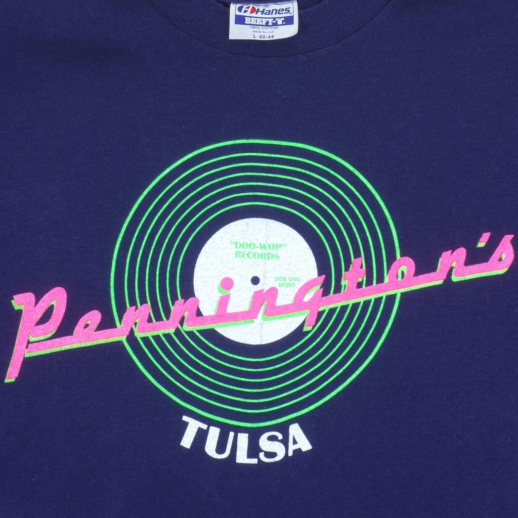 Vintage - Pennington’s Tulsa Single Stitch T-Shirt 1990s Large Vintage Retro
