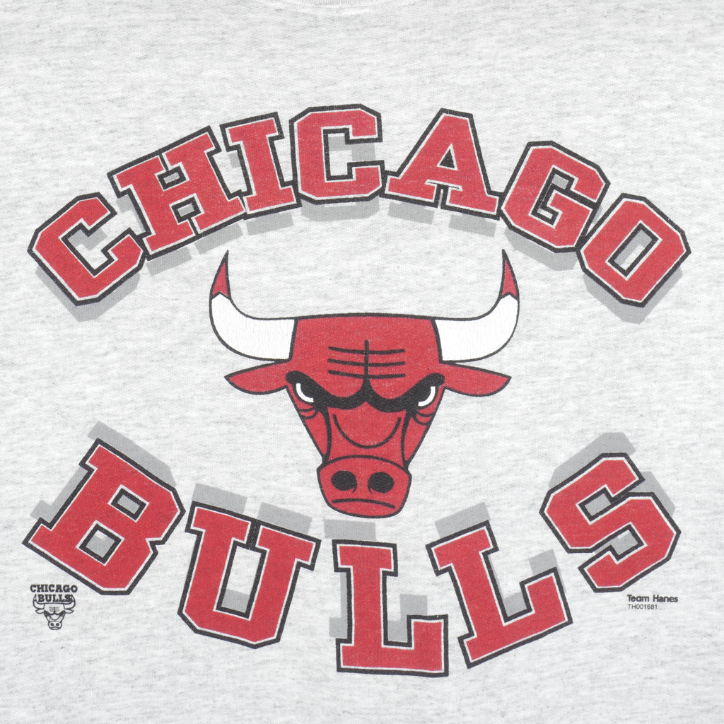 NBA (Hanes) - Chicago Bulls Big Logo Crew Neck Sweatshirt 1990s Medium Vintage Retro Basketball