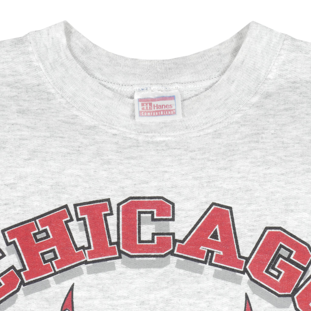 NBA (Hanes) - Chicago Bulls Big Logo Crew Neck Sweatshirt 1990s Medium Vintage Retro Basketball
