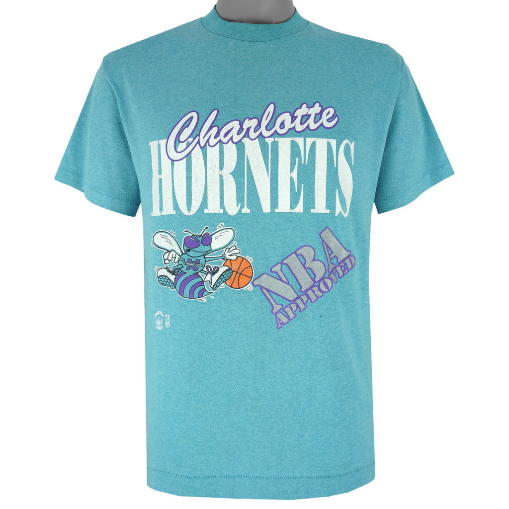 NBA (Trench) - Charlotte Hornets T-Shirt 1990s Large Vintage Retro Basketball