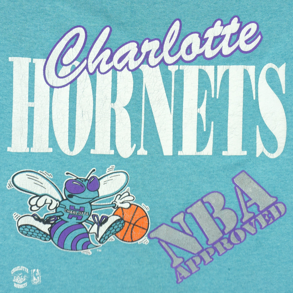 NBA (Trench) - Charlotte Hornets T-Shirt 1990s Large Vintage Retro Basketball