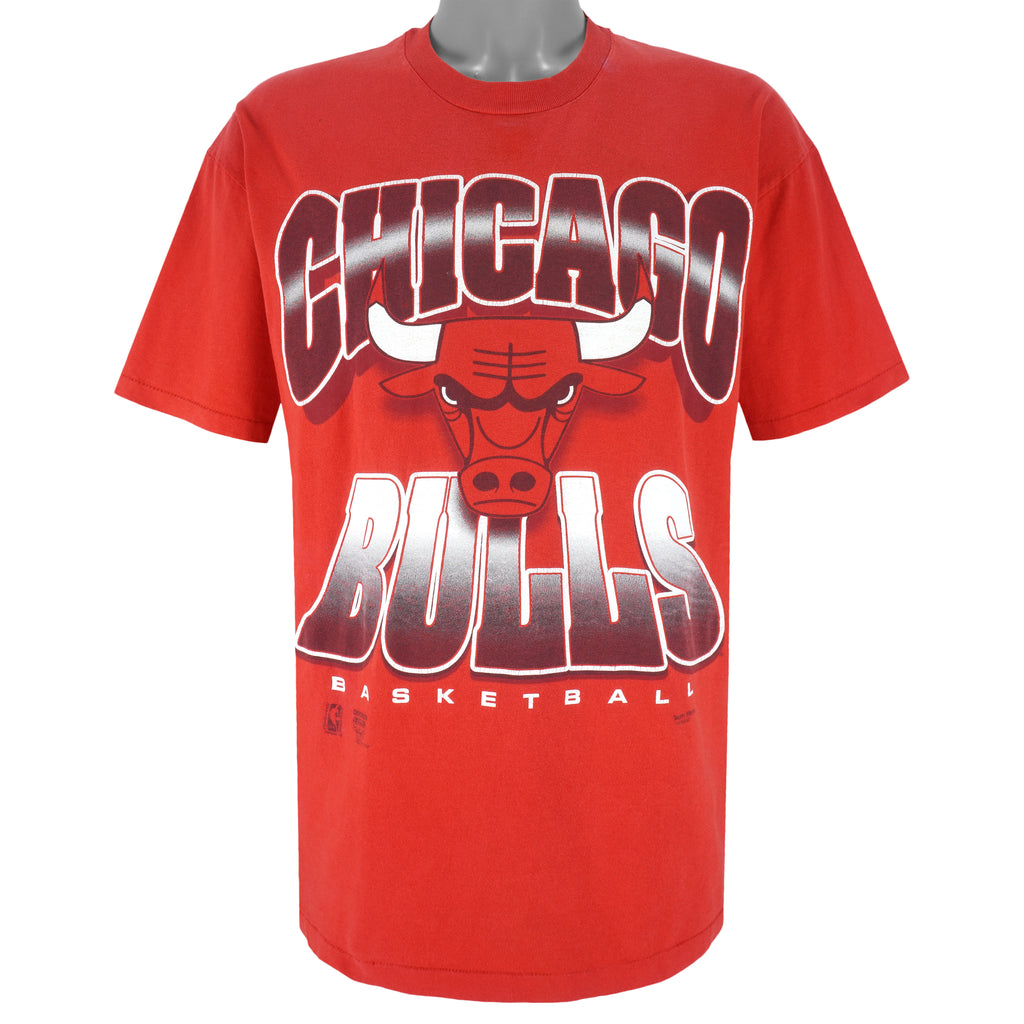 NBA (Hanes) - Red Chicago Bulls T-Shirt 1990s X-Large Vintage Retro Basketball