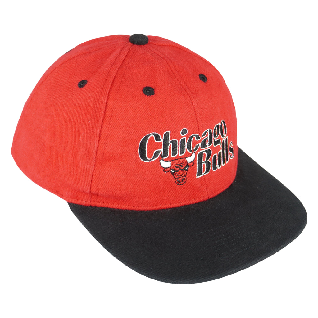 NBA (Kick 10) - Chicago Bulls Embroidered Logo Strapback Hat 1990s OSFA Vintage Retro Basketball