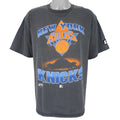 Starter - New York Knicks Spell-Out T-Shirt 1990s X-Large Vintage Retro Basketball