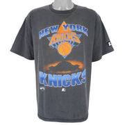 Starter - New York Knicks Spell-Out T-Shirt 1990s X-Large Vintage Retro Basketball