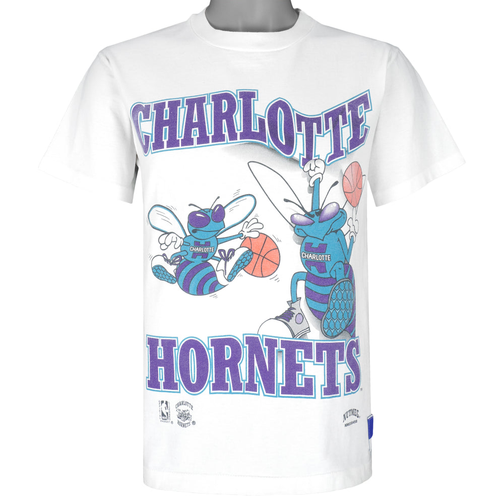 NBA (Nutmeg) - Charlotte Hornets Spell-Out T-Shirt 1990s Medium Vintage Retro Basketball