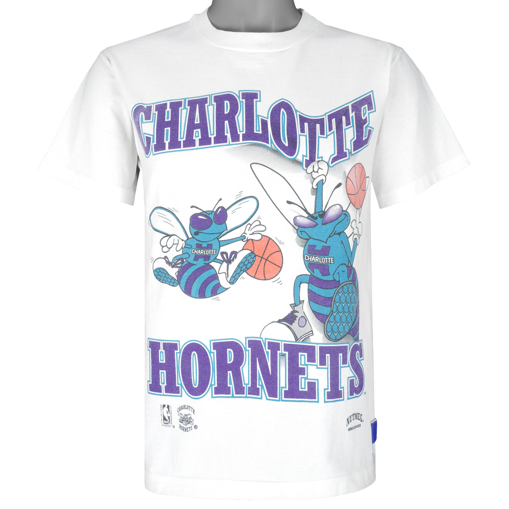 NBA (Nutmeg) - Charlotte Hornets Spell-Out T-Shirt 1990s Medium Vintage Retro Basketball