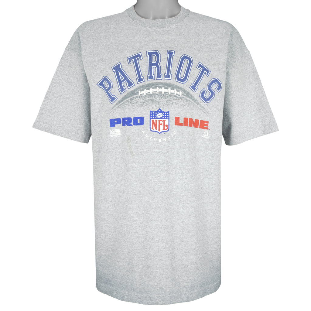 NFL (Pro line) - New England Patriots Spell-Out T-Shirt 1990s X-Large Vintage Retro Football