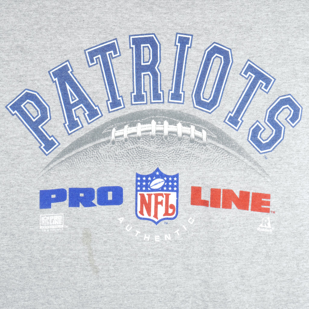 NFL (Pro line) - New England Patriots Spell-Out T-Shirt 1990s X-Large Vintage Retro Football