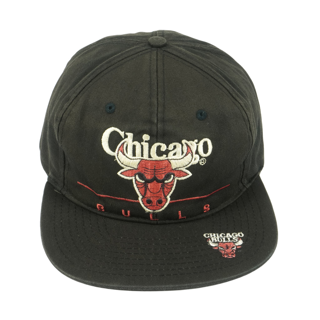 NBA (Twins Enterprise) - Chicago Bulls Embroidered Snapback Hat 1990s OSFA Vintage Retro Spell-Out