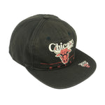 NBA (Twins Enterprise) - Chicago Bulls Embroidered Snapback Hat 1990s OSFA Vintage Retro Spell-Out