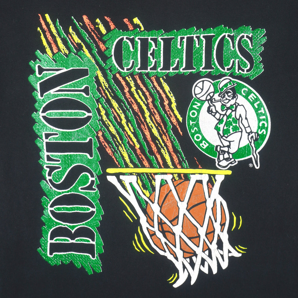 NBA (Nutmeg) - Black Boston Celtics Spell-Out T-Shirt 1990s Large Vintage Retro