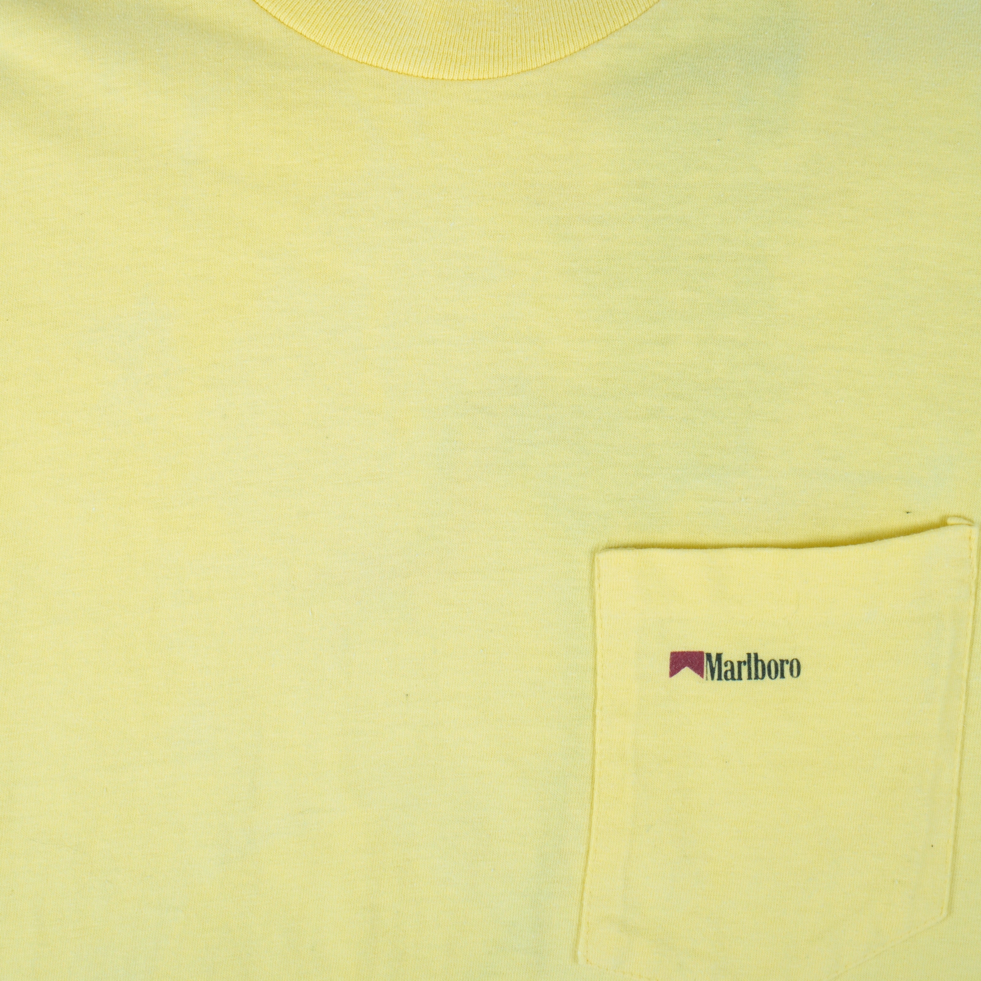 Vintage (Marlboro) - Yellow Gecko Unlimited T-Shirt 1990s X-Large Vintage Retro