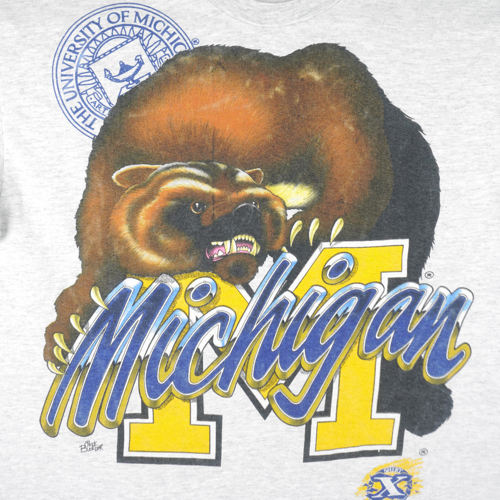 NCAA (Hanes) - Michigan Wolverines Big Logo T-Shirt 1990s X-Large Vintage Retro College