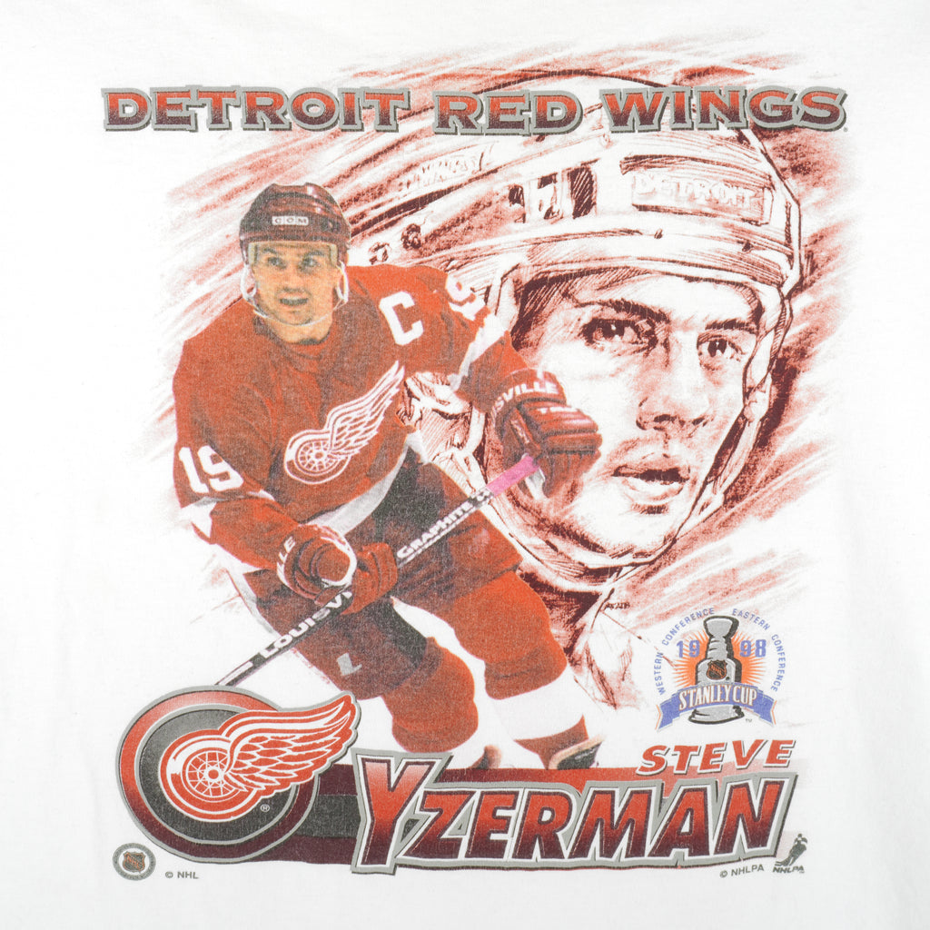 Starter - Detroit Red Wings, Steve Yzerman T-Shirt 1998 X-Large Vintage Retro Hockey