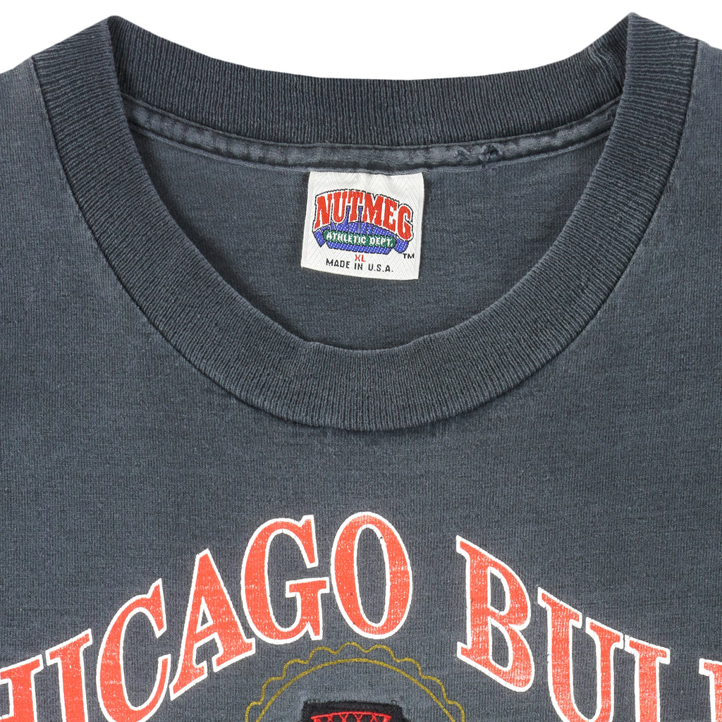 NBA (Nutmeg) - Chicago Bulls Eastern Conference T-Shirt 1990s X-Large Vintage Retro Basketball