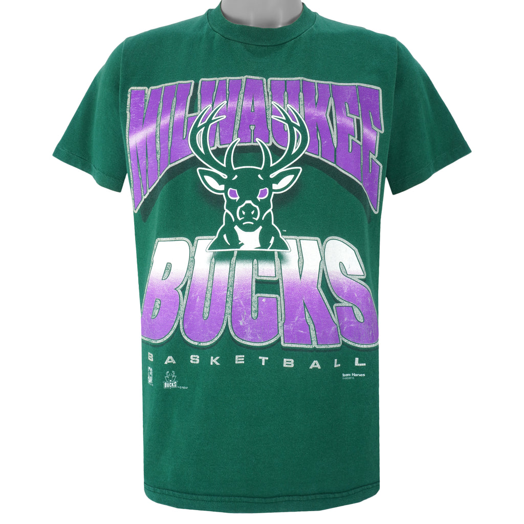 NBA (Hanes) - Green Milwaukee Bucks T-Shirt 1990s Large Vintage Retro Baseketball