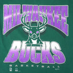 NBA (Hanes) - Green Milwaukee Bucks T-Shirt 1990s Large Vintage Retro Baseketball