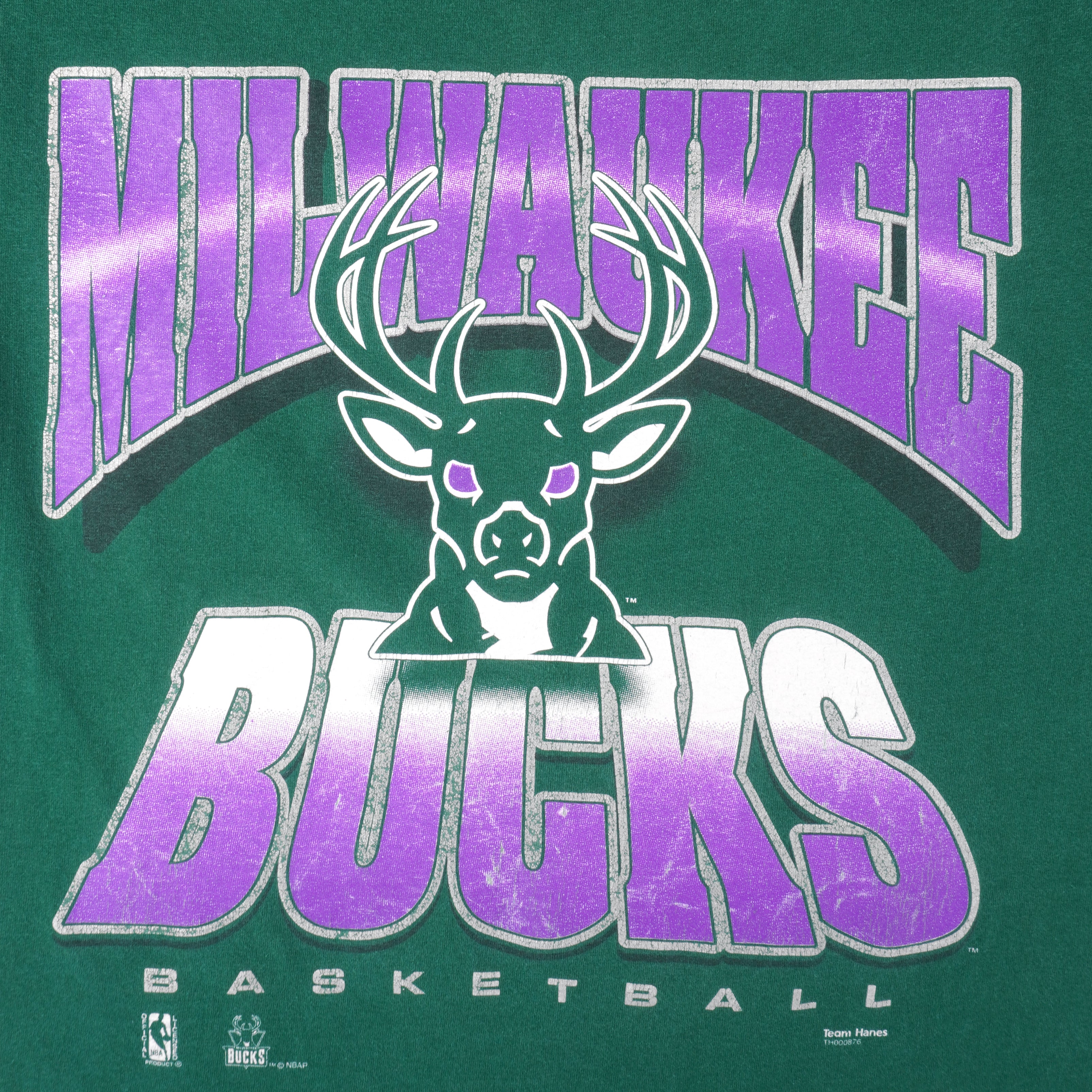 NBA (Hanes) - Green Milwaukee Bucks T-Shirt 1990s Large Vintage Retro Baseketball