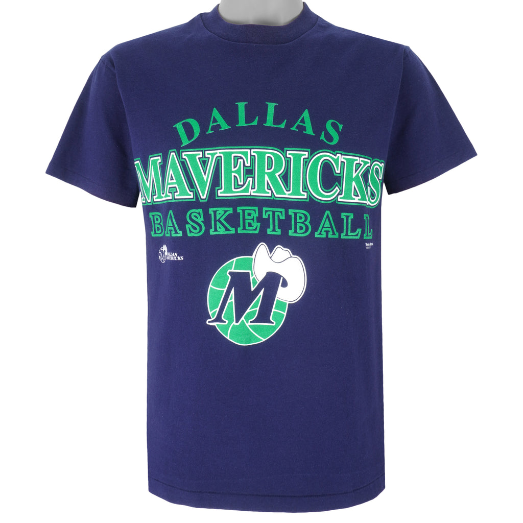NBA (Team Hanes) - Dallas Mavericks Spell-Out T-Shirt 1990s Medium Vintage Retro