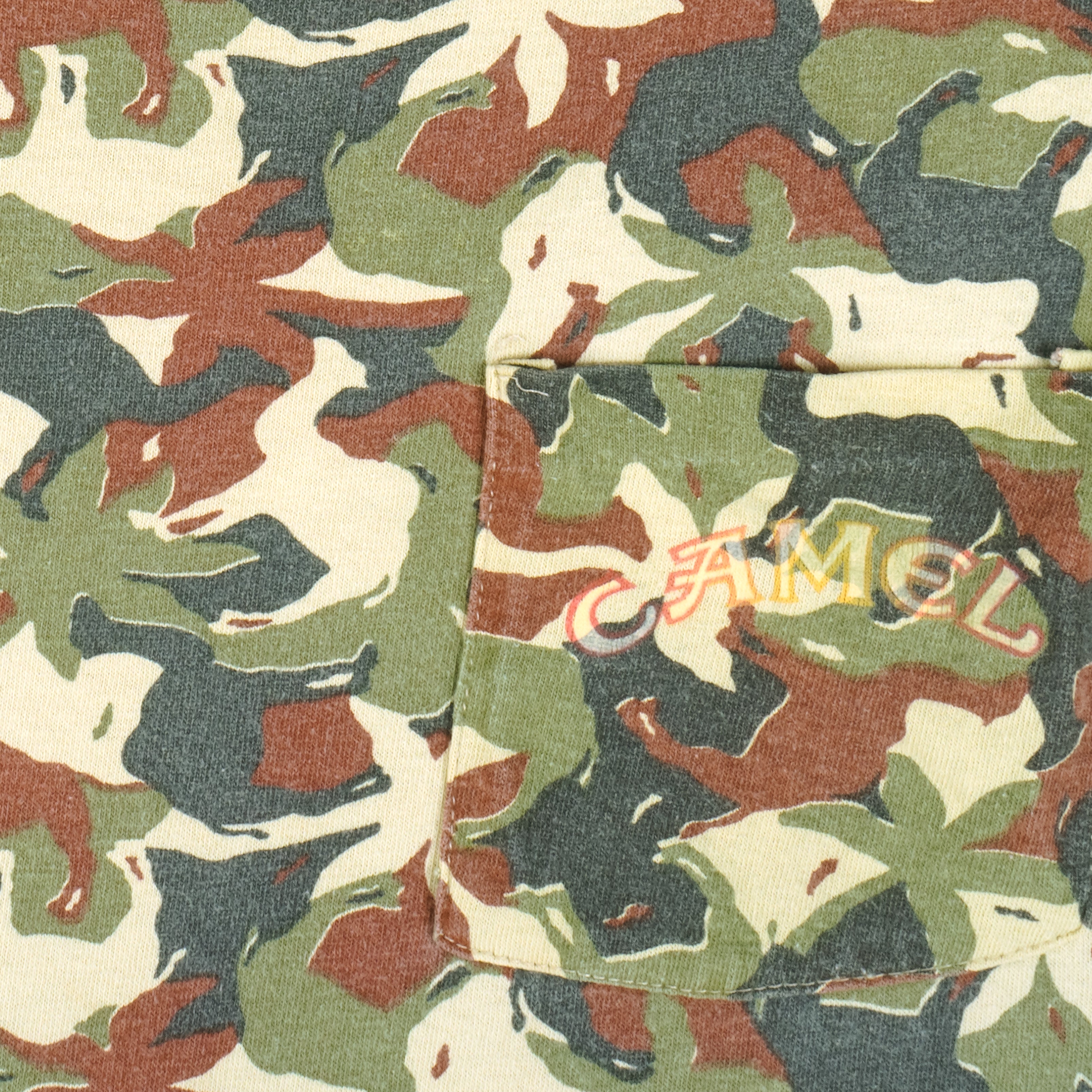Vintage (Camel) - Joe Camel in Camouflage T-Shirt 1990s X-Large Retro