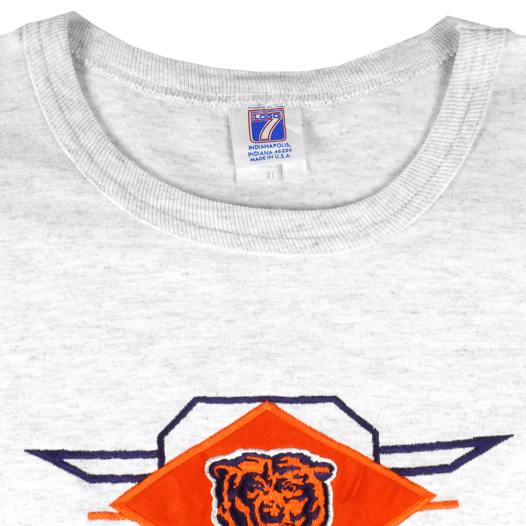 NFL (Logo 7) - Chicago Bears Embroidered T-Shirt 1990s X-Large Vintage Retro Football