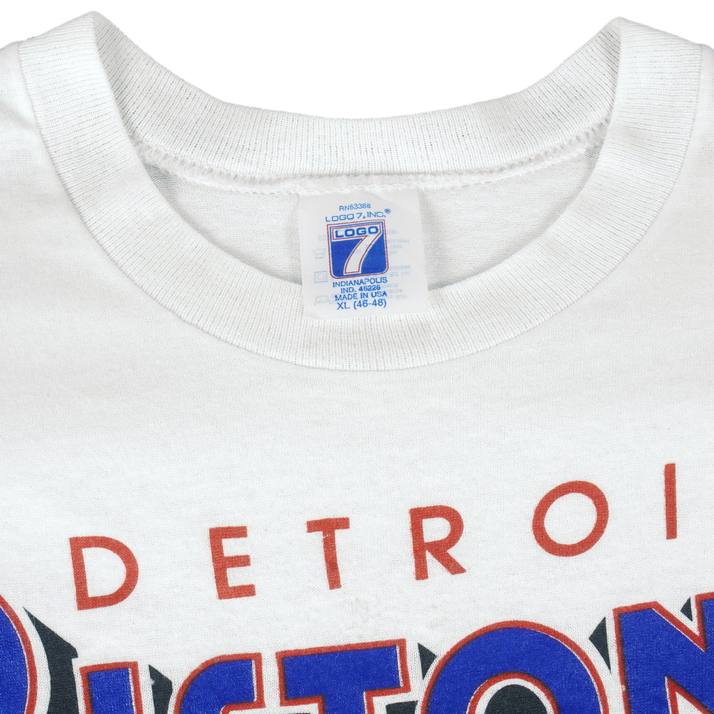 NBA (Logo 7) - Detroit Pistons World Champions T-Shirt 1989 X-Large Vintage Retro Basketball