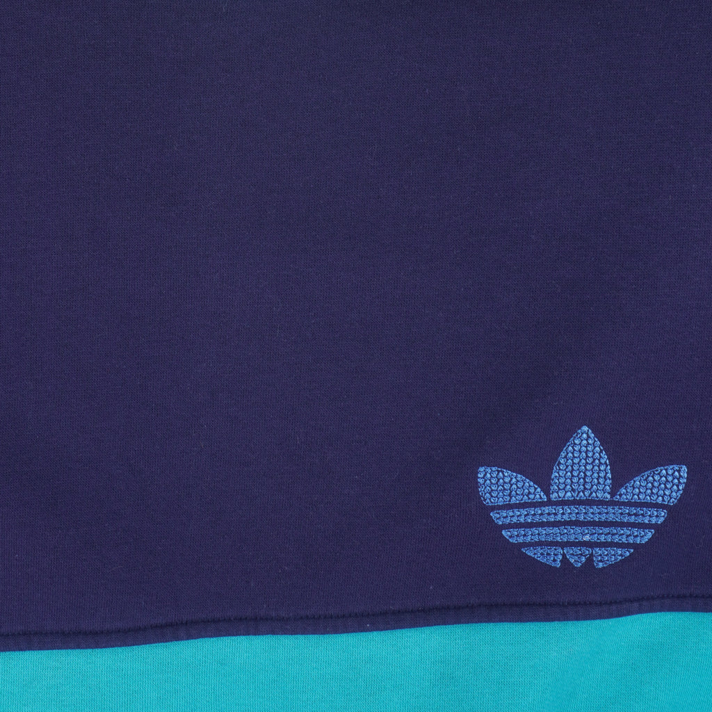 Adidas - Blue Embroidered Crew Neck Sweatshirt 1990s Large Vintage Retro