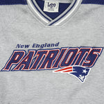 NFL (Lee) - New England Patriots Embroidered Sweatshirt 1990s X-Large Vintage Retro Football