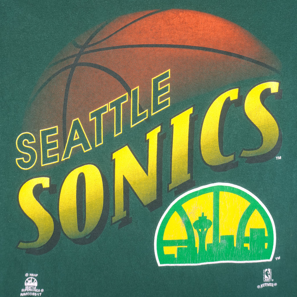 NBA (Nutmeg) - Seattle Sonics T-Shirt 1990s X-Large Vintage Retro Basketball