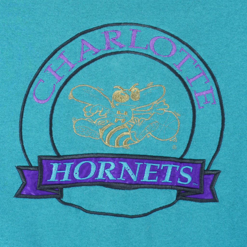 Vintage NBA - Charlotte Hornets Embroidered Crew Neck Sweatshirt 1990s Large