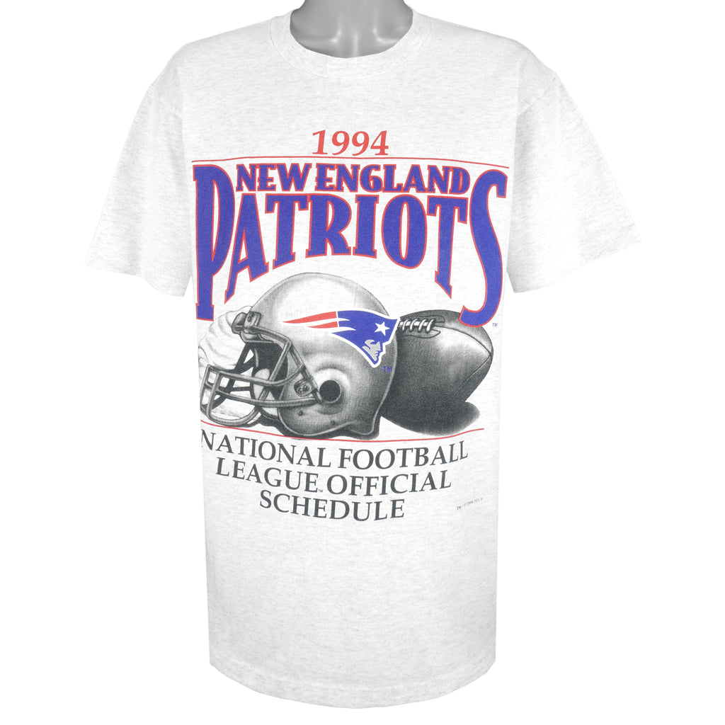 NFL (Nutmeg) - New England Patriots Official Football Schedule T-Shirt 1994 X-Large Vintage Retro Football