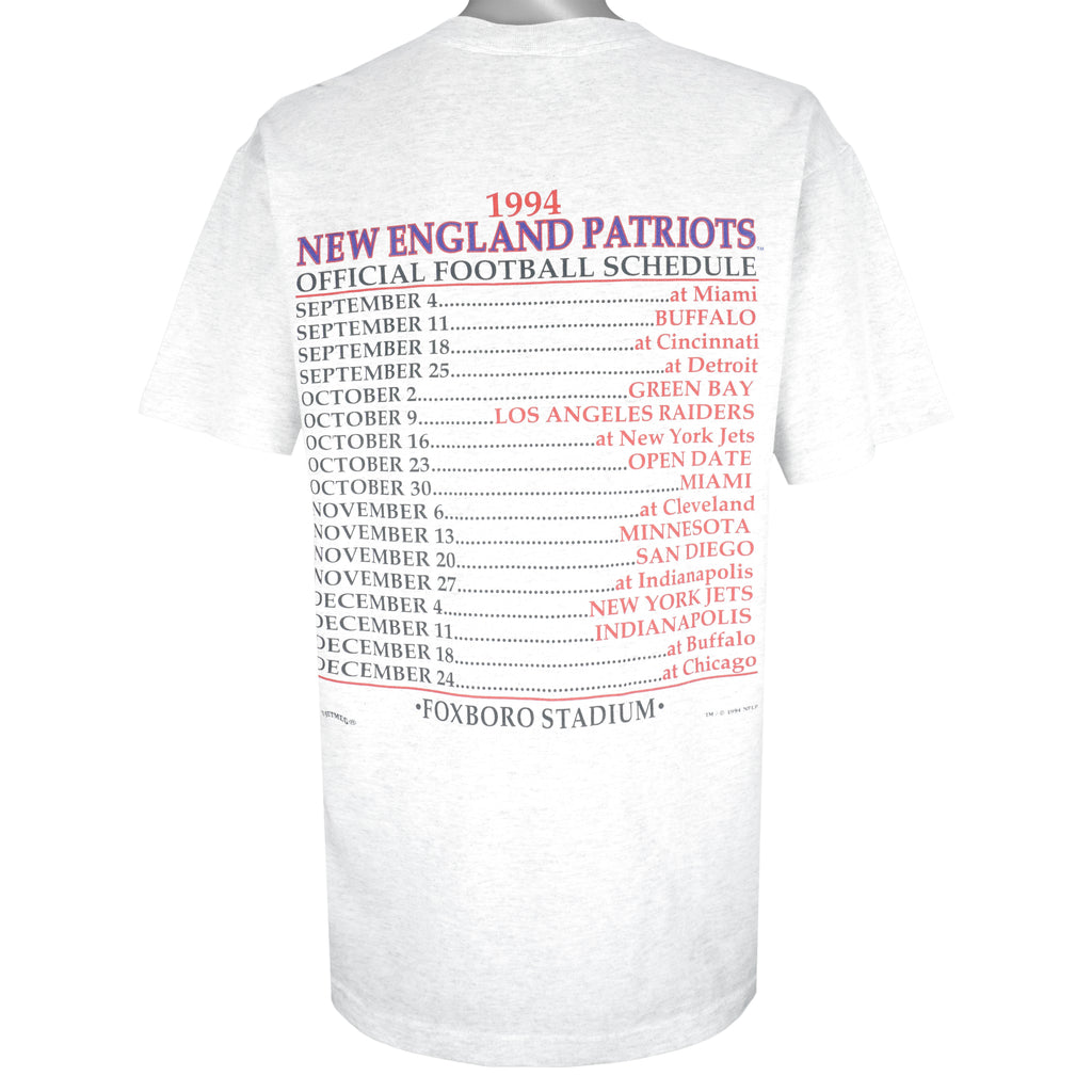 NFL (Nutmeg) - New England Patriots Official Football Schedule T-Shirt 1994 X-Large Vintage Retro Football