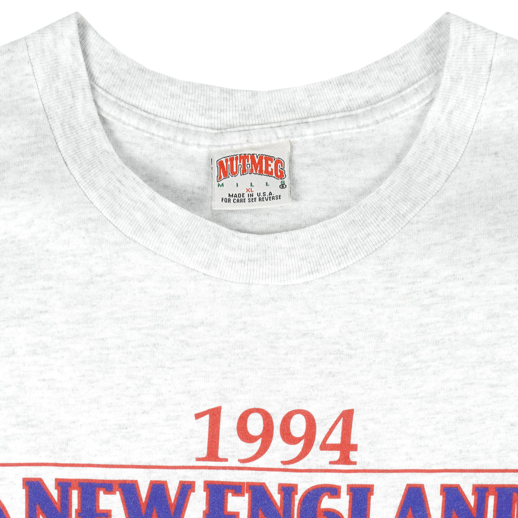 NFL (Nutmeg) - New England Patriots Official Football Schedule T-Shirt 1994 X-Large Vintage Retro Football