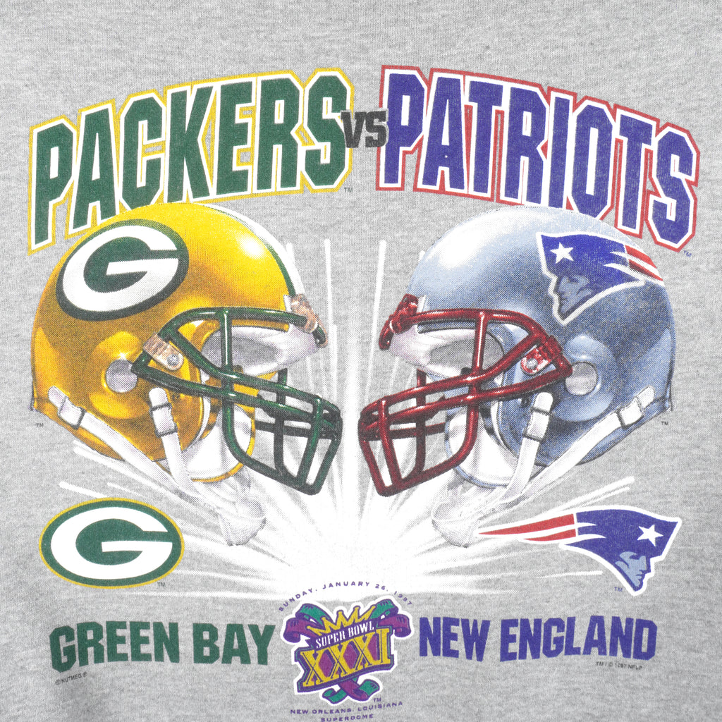 NFL (Lee) - Packers VS Patriots Crew Neck Sweatshirt 1997 Large Vintage Retro Football