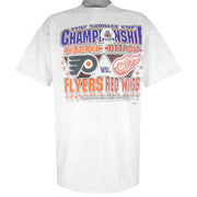 NHL (Logo 7) - Philadelphia Flyers VS Detroit Red Wings T-Shirt 1997 X-Large Vintage Retro Hockey