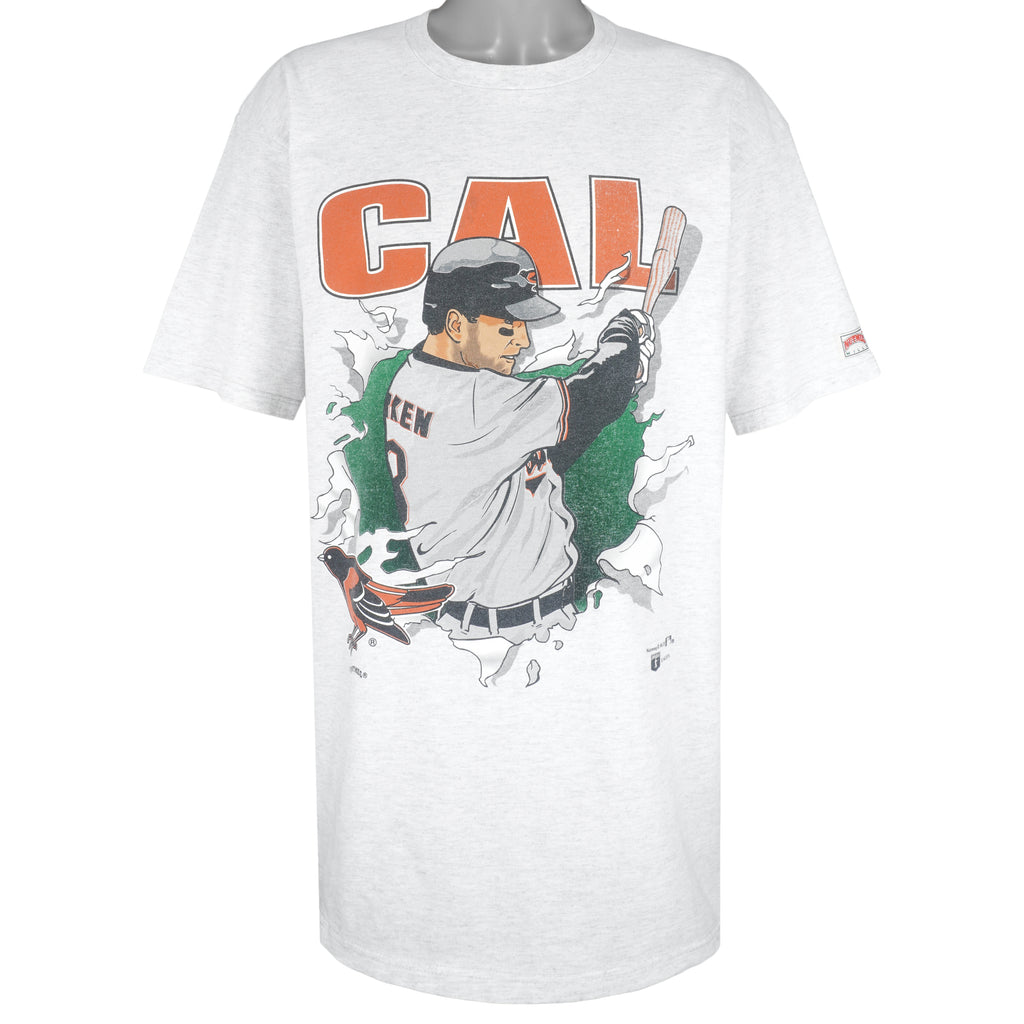 MLB (Nutmeg) - Baltimore Orioles Cal Ripken Jr. Breakout T-Shirt 1990s X-Large Vintage Retro Baseball