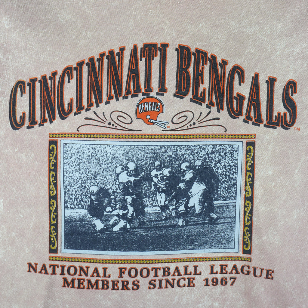 NFL (Nutmeg) - Cincinnati Bengals Since 1967 T-Shirt 1990s Large Vintage Retro Football