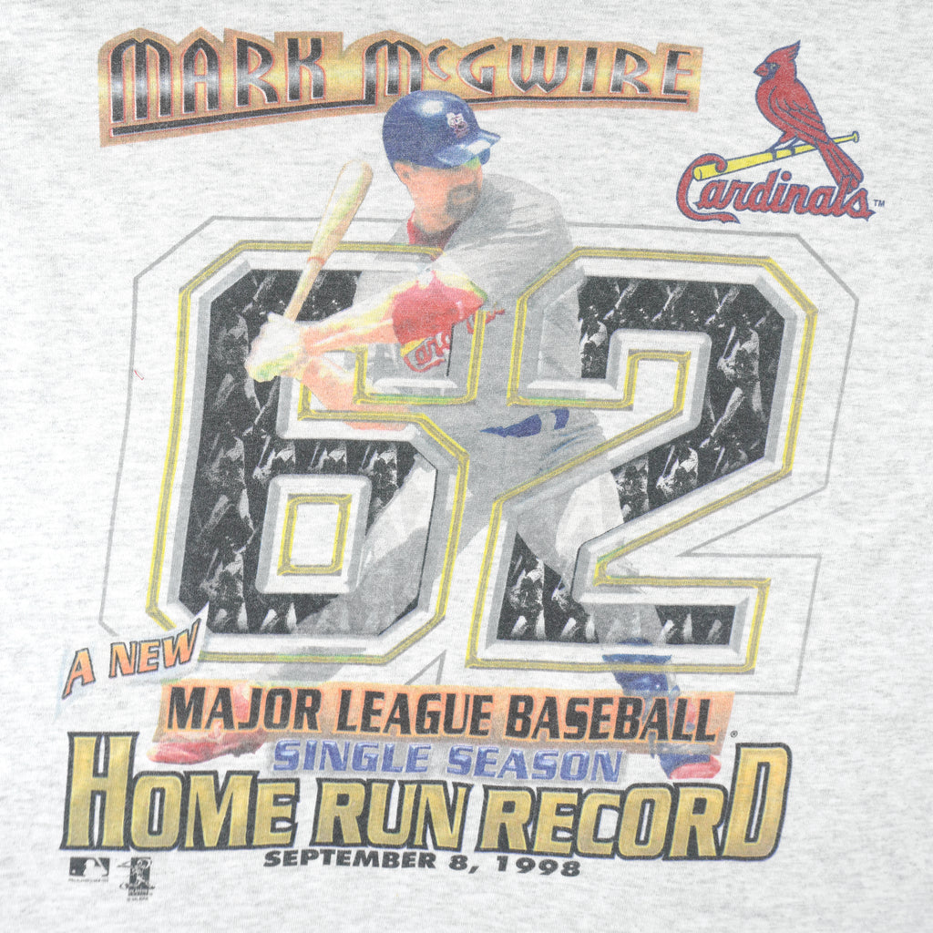 MLB (Pro Player) - Cardinals Mark McGwire Home Run Record T-Shirt 1998 Medium Vintage Retro Baseball