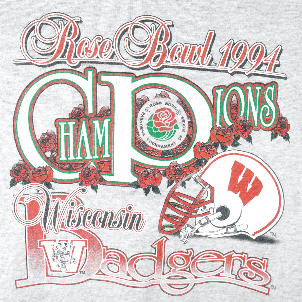 NCAA (Tultex) - University Of Wisconsin Badgers Crew Neck Sweatshirt 1994 Medium Vintage Retro College