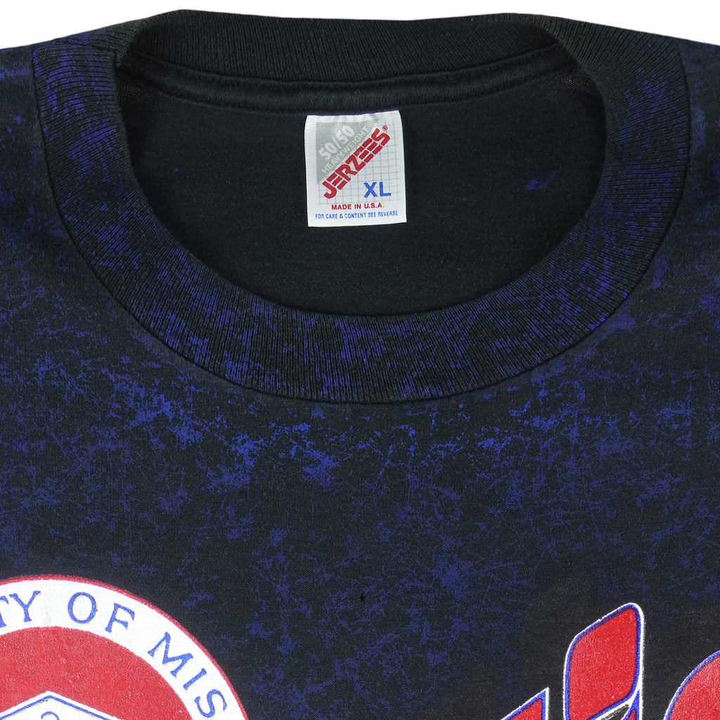 NCAA (Jerzees) - UM Ole Miss Rebels Single Stitch T-Shirt 1990s X-Large Vintage Retro Football College