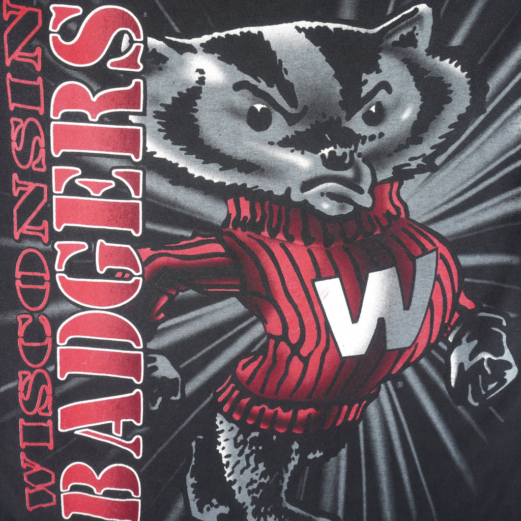 NCAA (Tultex) - Wisconsin Badgers T-Shirt 1990s Large Vintage Retro Football College