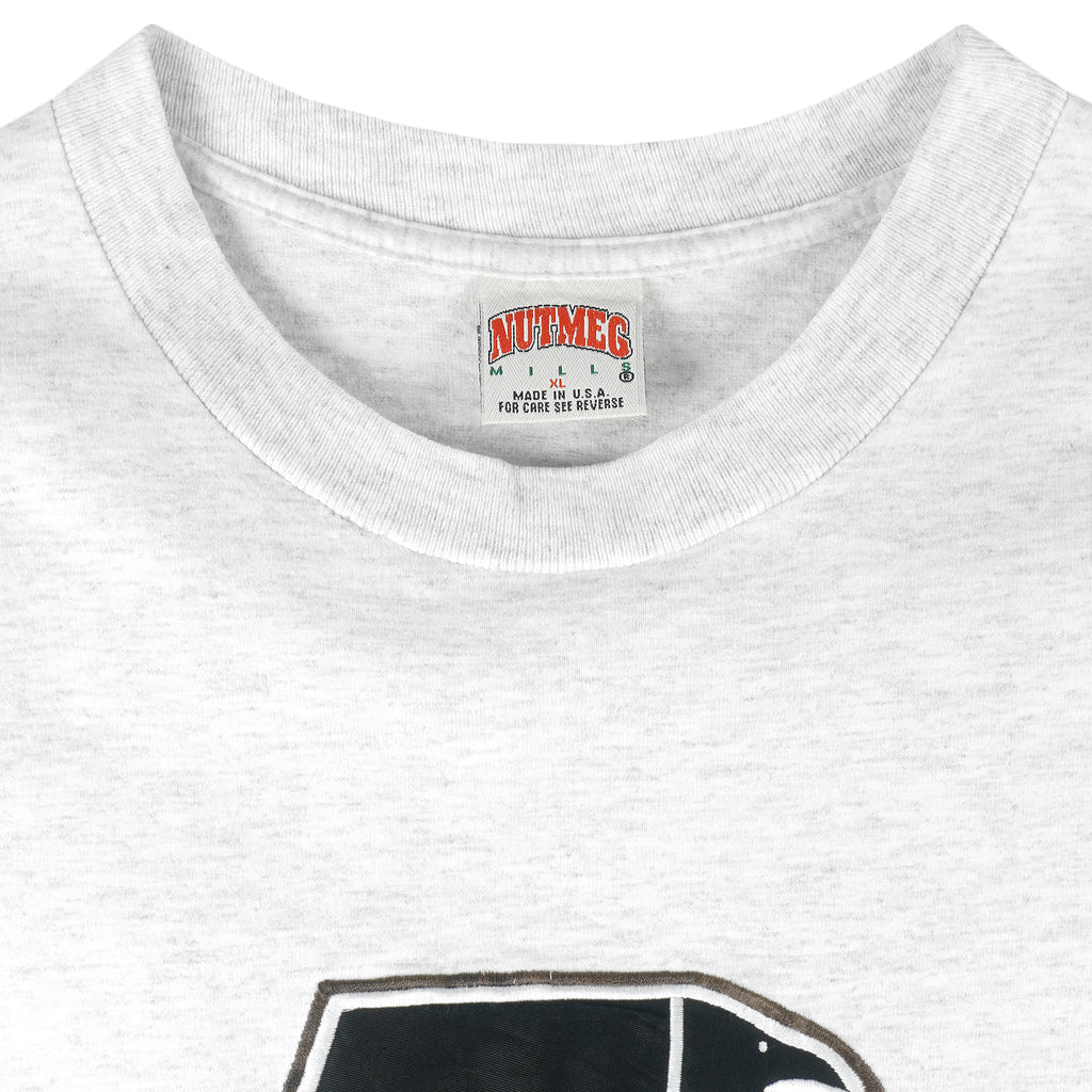 NFL (Nutmeg) - Atlanta Falcons Embroidered T-Shirt 1990s X-Large Vintage Retro Football